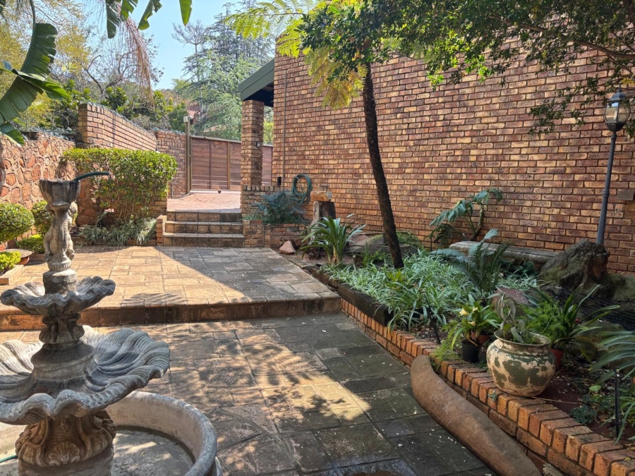 5 Bedroom Property for Sale in Safari Gardens North West